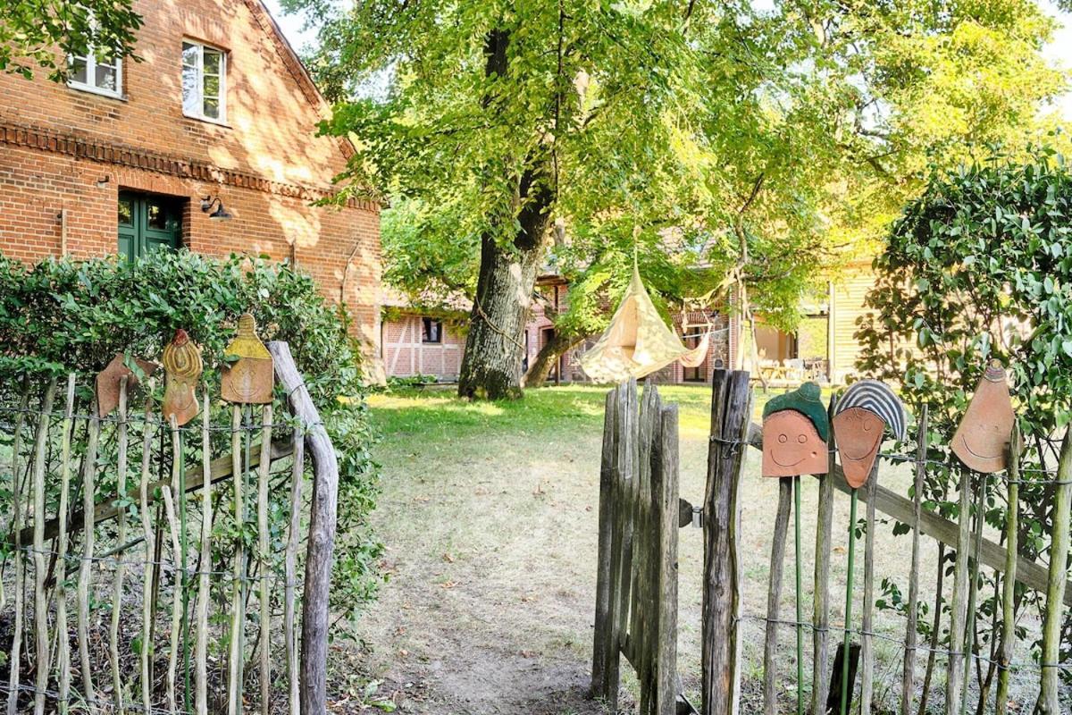 Wald- Und Seeidyll Im Historischen Forsthaus นอยรุพพิน ภายนอก รูปภาพ